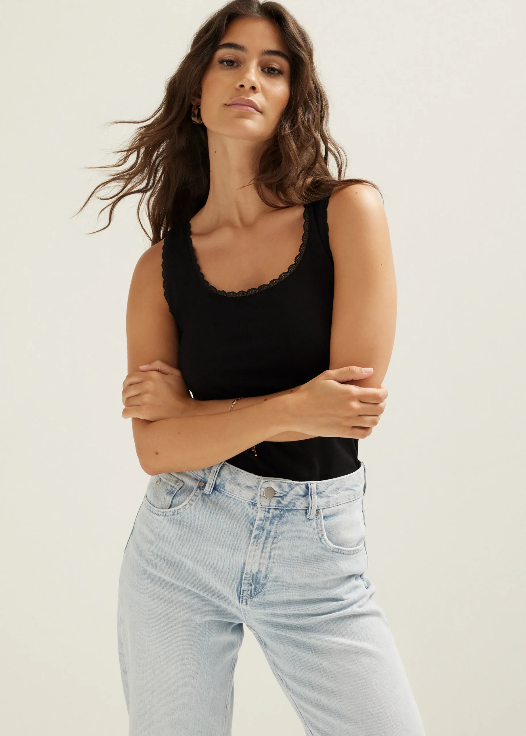 Hot Cotton Club Basic singlet breed met kant zwart