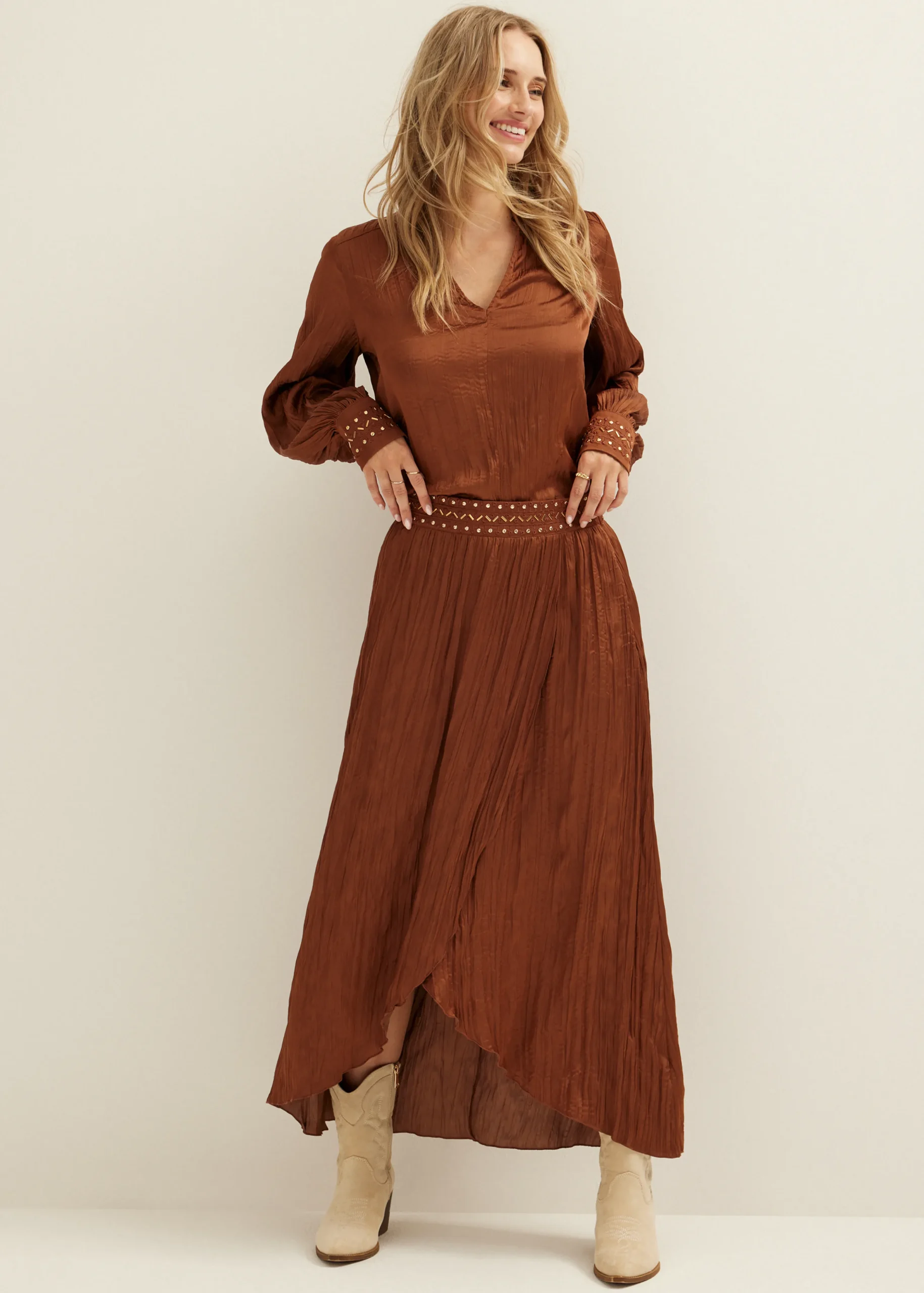 Best Cotton Club Boho top met studs cognac
